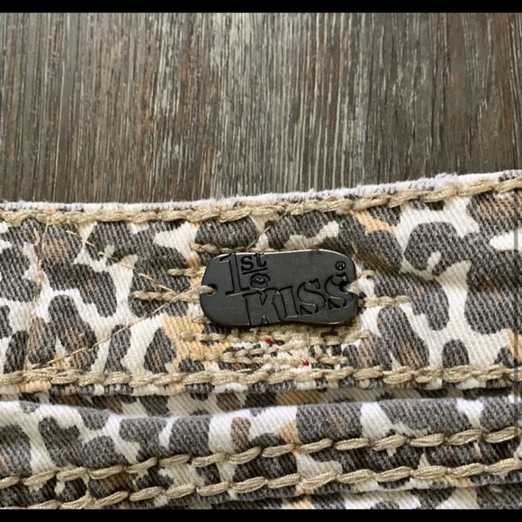 Beautiful 1st Kiss cute shorts bundle up to save - Picture 3 of 6